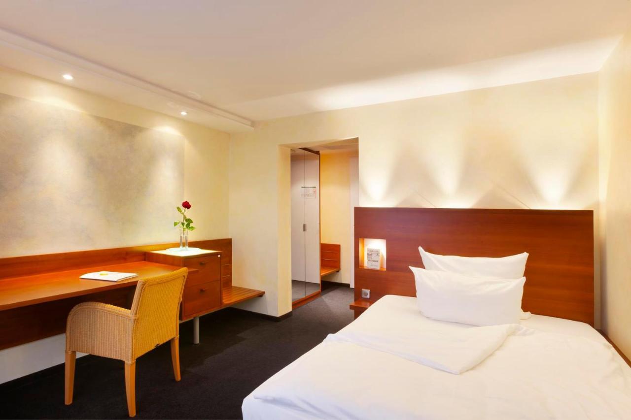 Hotel Adler Asperg Exteriör bild