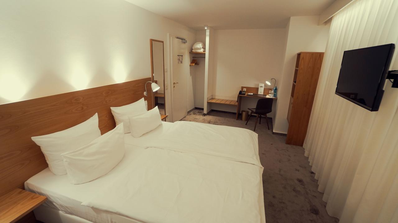 Hotel Adler Asperg Exteriör bild